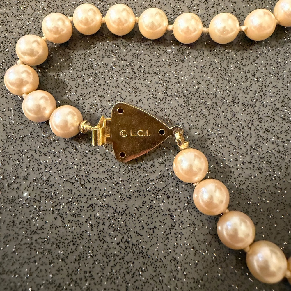 Liz Claiborne Cream Pearl Necklace with Gold Clasp - Picture 3 of 3